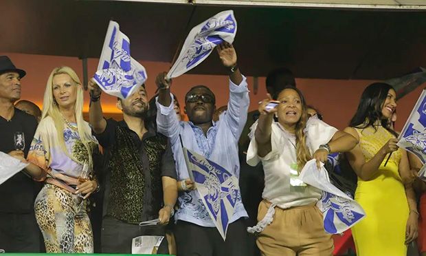 Globo censurou homenagem a Lula na Sapucaí, mas glorificou desfile pago por ditador africano