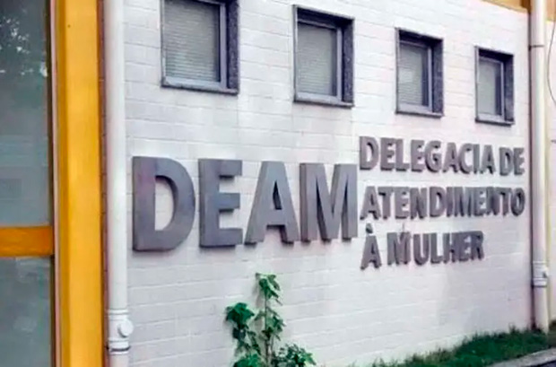 Homem dá tapa na bunda de mulher, a chama de “linda” e é preso no Rio