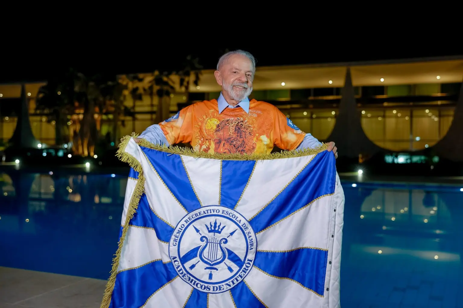 Justiça põe fim à ação de Damares contra desfile sobre Lula na Sapucaí