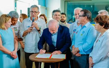 Lula assina MP que destina recursos do FGTS para Santas Casas