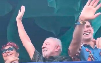 Lula é ovacionado no Galo da Madrugada, em Recife: vai judicializar?