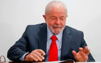 Lula sanciona com vetos reajuste salarial para cargos do Legislativo