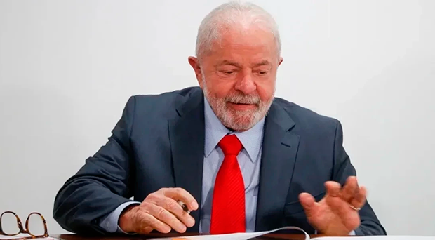 Lula sanciona com vetos reajuste salarial para cargos do Legislativo
