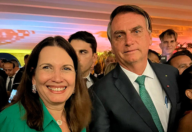 Moraes libera visitas de Bia Kicis, Feliciano e outros 3 aliados a Bolsonaro na Papudinha