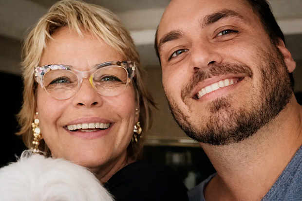 MPRJ reabre caso de rachadinha de Carluxo e inclui Ana Cristina, ex de Bolsonaro