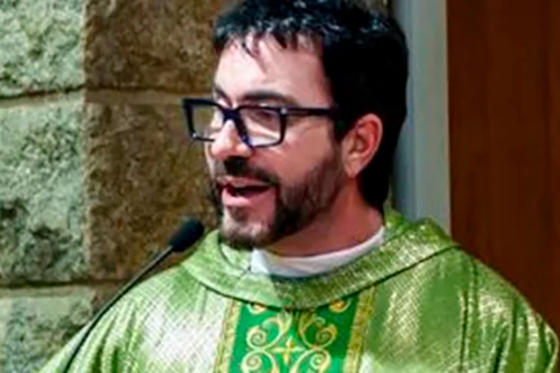 Padre Fábio de Melo se submete a cirurgia estética no Rio