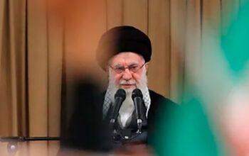 Pressionado pelos EUA, Irã diz que não desistirá de enriquecer urânio