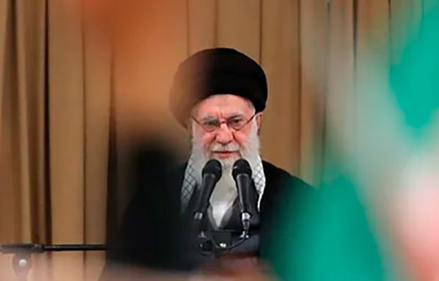 Pressionado pelos EUA, Irã diz que não desistirá de enriquecer urânio