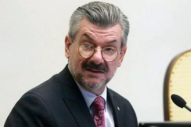 Ministro do STJ acusado de assediar jovem é internado e apresenta atestado