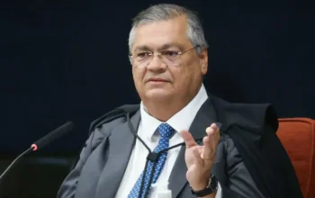 Dino suspende privatização da Celepar e cita risco à proteção de dados no Paraná