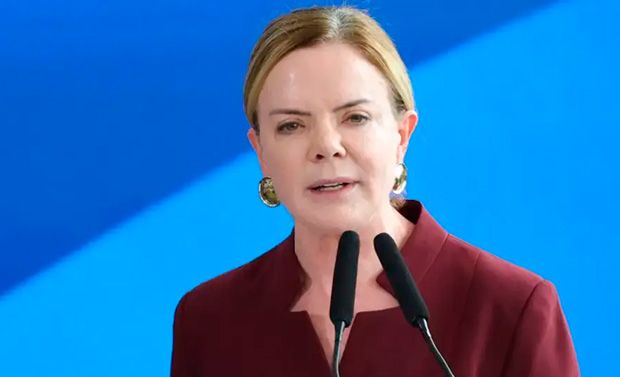 Gleisi parabeniza Seguro por vitória contra extrema direita em Portugal