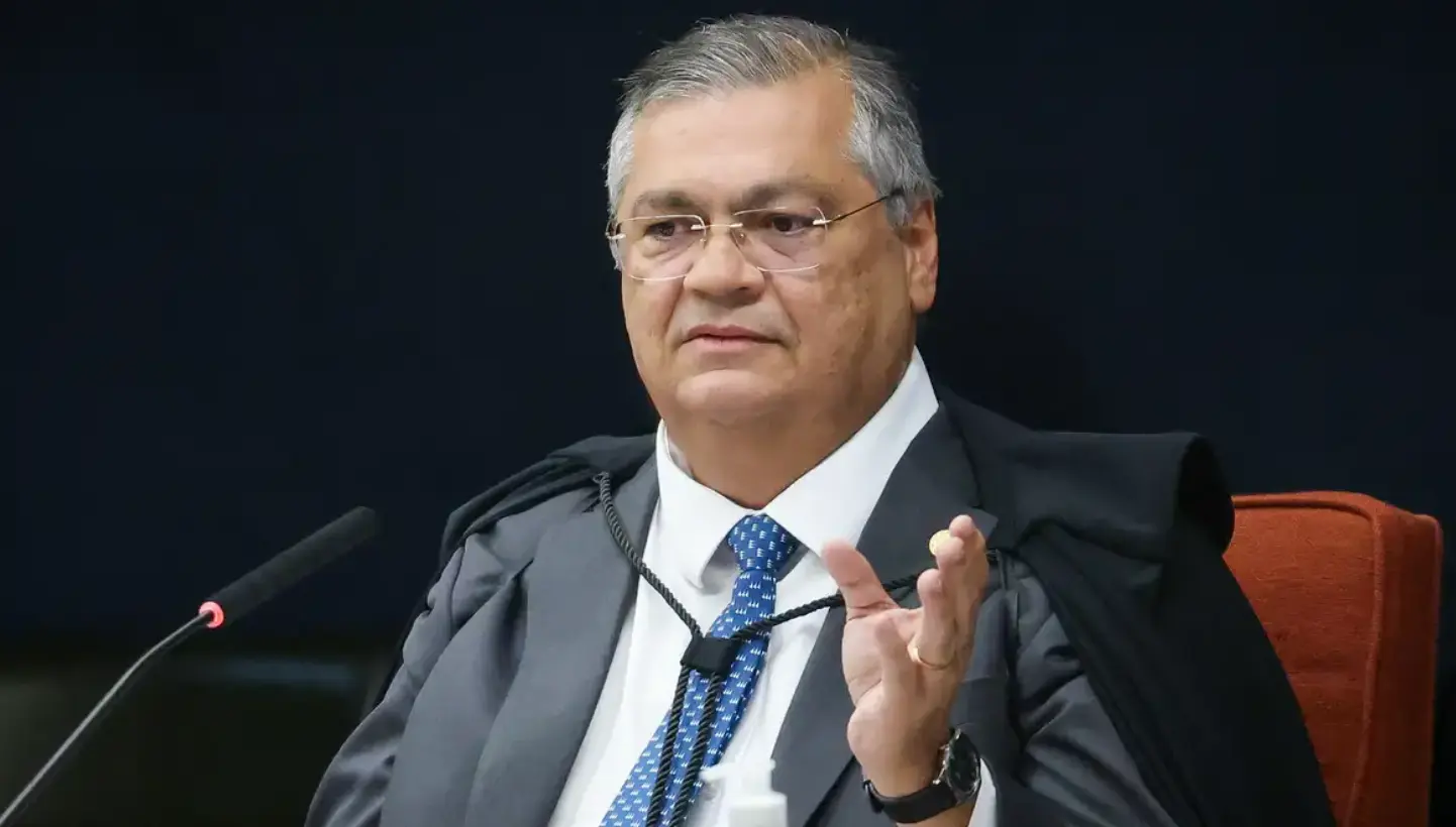 Dino suspende privatização da Celepar e cita risco à proteção de dados no Paraná