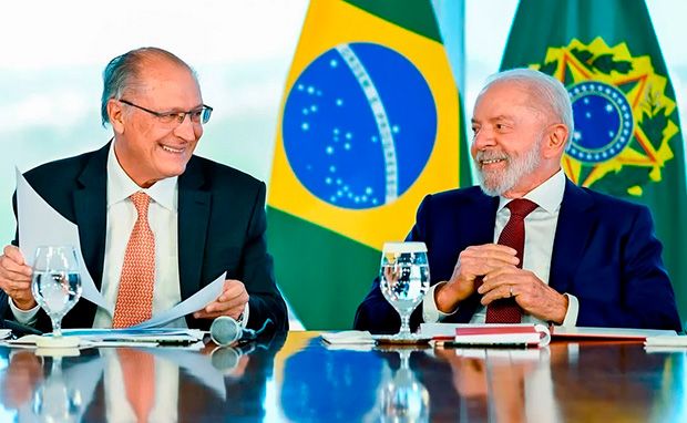 Salário mínimo de R$ 1.621 começa a ser pago nesta segunda