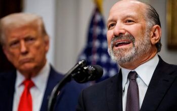 Secretário de Trump admite almoço com Epstein em ilha, cercado de crianças