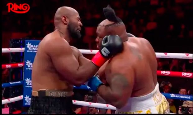 Soco arranca peruca de boxeador durante luta em Nova York