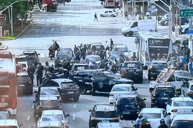 Tiroteio na Faria Lima deixa pelo menos 1 morto e 5 baleados