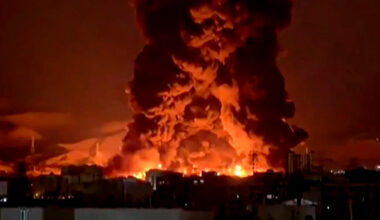 Ataque a depósito de combustíveis em Teerã  provocou uma grande coluna de fumaça que escureceu o céu da capital do Irã