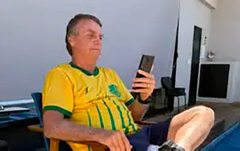 Bolsonaro tem broncopneumonia e está na UTI, diz boletim médico