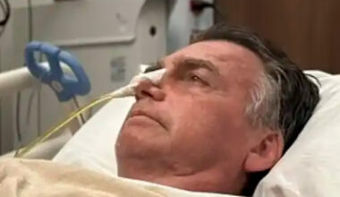 Bolsonaro tem pulmão comprometido e deve ficar na UTI até sábado, diz médico