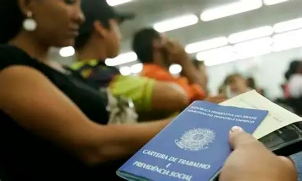 Brasil registra menor taxa de desemprego em fevereiro desde 2012, aponta IBGE