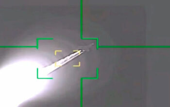 Caça F-35 dos EUA faz pouso de emergência após ser atacado pelo Irã