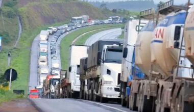 Caminhoneiros articulam greve nacional após aumento do diesel