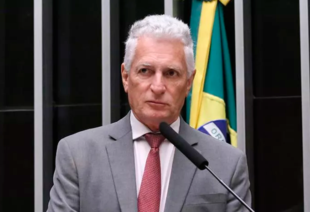 Correia aciona PF para investigar movimentações do Banco Master e empresa do pastor André Valadão