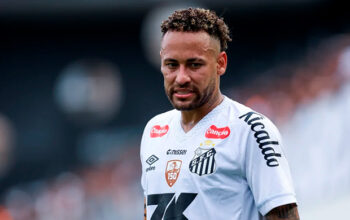 Cozinheira processa Neymar e diz que se lesionou trabalhando para ele