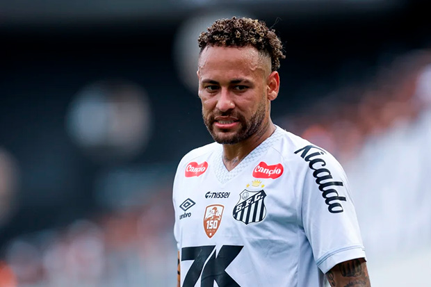 Cozinheira processa Neymar e diz que se lesionou trabalhando para ele
