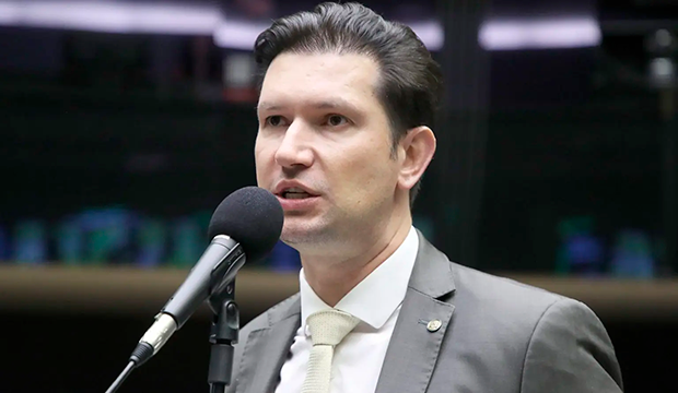 Deputado Gilson Marques (Novo) processa jornalista, perde em duas instâncias e é condenado