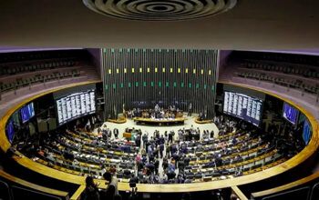 Deputados de esquerda retiram apoio a projeto que censura críticas a Israel