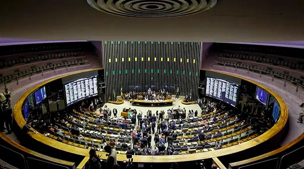 Deputados de esquerda retiram apoio a projeto que censura críticas a Israel