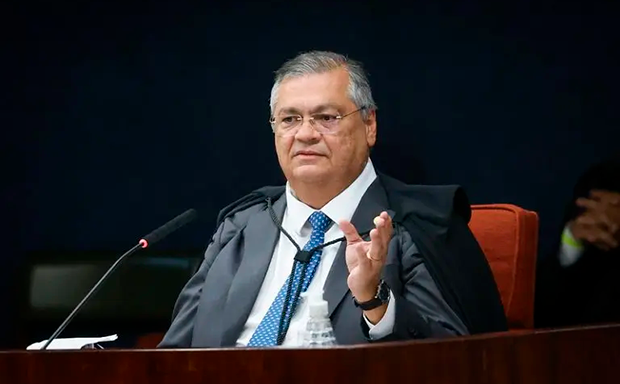 Dino acaba com aposentadoria compulsória como maior punição para juízes