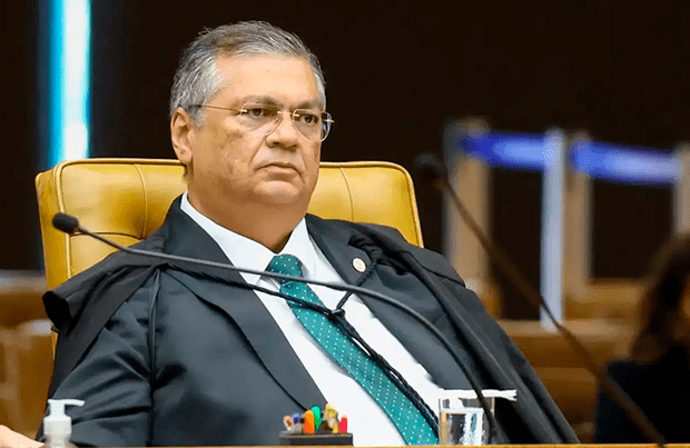 Dino vê falhas em emendas para igreja de Valadão e abre investigação