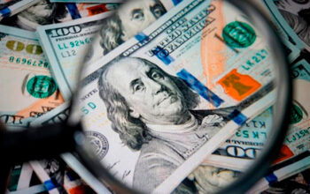 Dólar cai e Bolsa sobe mesmo com petróleo instável e ressaca dos juros