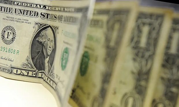 Dólar cai para R$ 5,24 e bolsa sobe 3,24% após fala de Trump