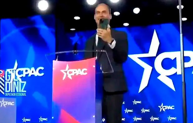 Moraes dá 24 horas para Bolsonaro explicar vídeo de Eduardo em evento extremista nos EUA