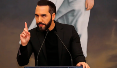 El Salvador propõe prisão perpétua para menores por crimes graves