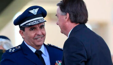 Ex-comandante da FAB de Bolsonaro defende ‘terceira via’ contra ‘populismos’ e critica Lula