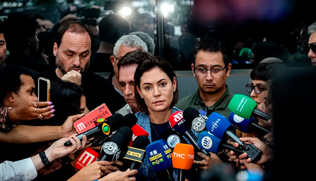 Fake news compartilhada por Michelle provoca ataques e ameaças de morte a jornalistas