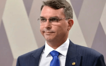 Flávio Bolsonaro ataca Lula para desviar foco do escândalo do Banco Master