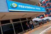 Governo antecipa abono anual de aposentados e pensionistas do INSS