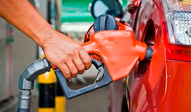 Governo Lula zera impostos do diesel para combater alta do petróleo