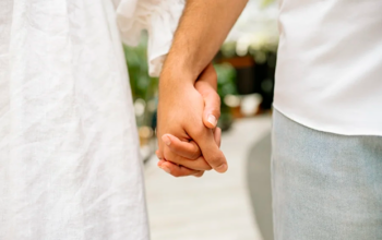 Homem abandona esposa para assumir relacionamento com mãe biológica