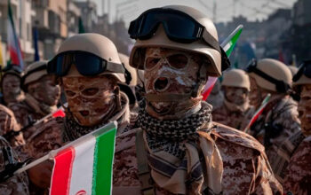 Irã ameaça instalações dos EUA após ataque e fala em “destruição completa”