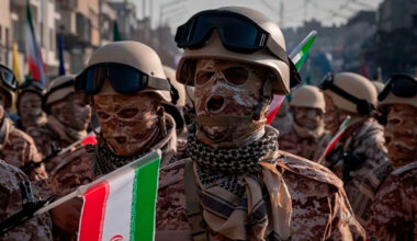 Irã ameaça instalações dos EUA após ataque e fala em “destruição completa”