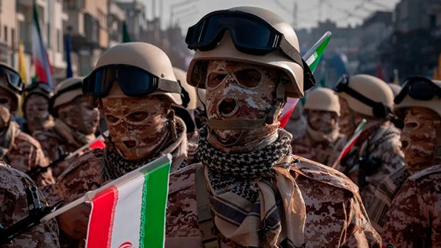 Irã ameaça instalações dos EUA após ataque e fala em “destruição completa”