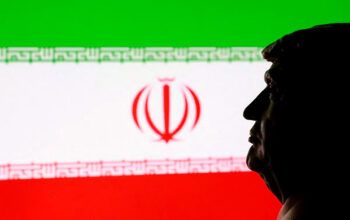 Irã desmente negociações com Estados Unidos e expõe recuo de Trump