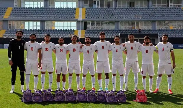 Irã homenageia 160 meninas mortas por Israel em amistoso contra a Nigéria