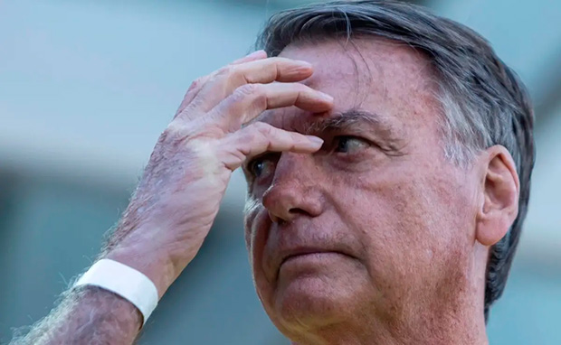 Laudo médico revela que Bolsonaro caminhou 5 km antes da crise de saúde